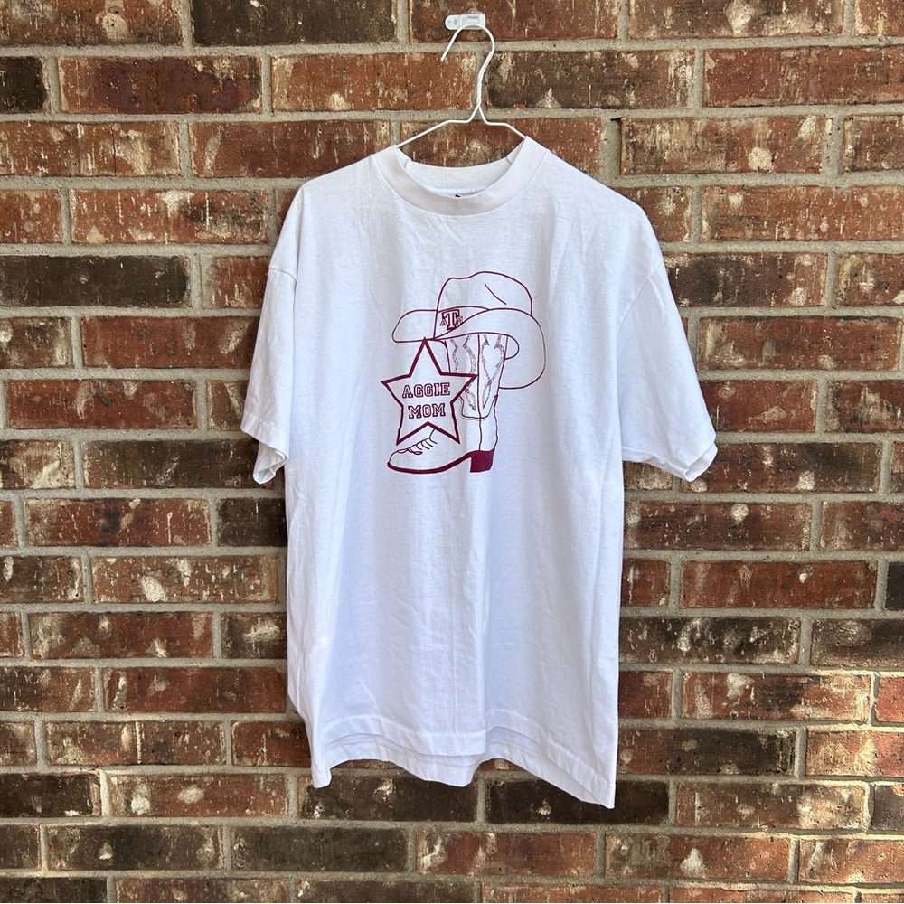 Vintage 90’s Aggies Mom White Graphic T-Shirt with Red Cowboy Design